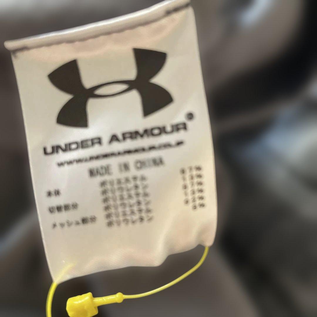 メ　UNDER ARMOUR グレー 迷彩 アンダーシャツ MD
