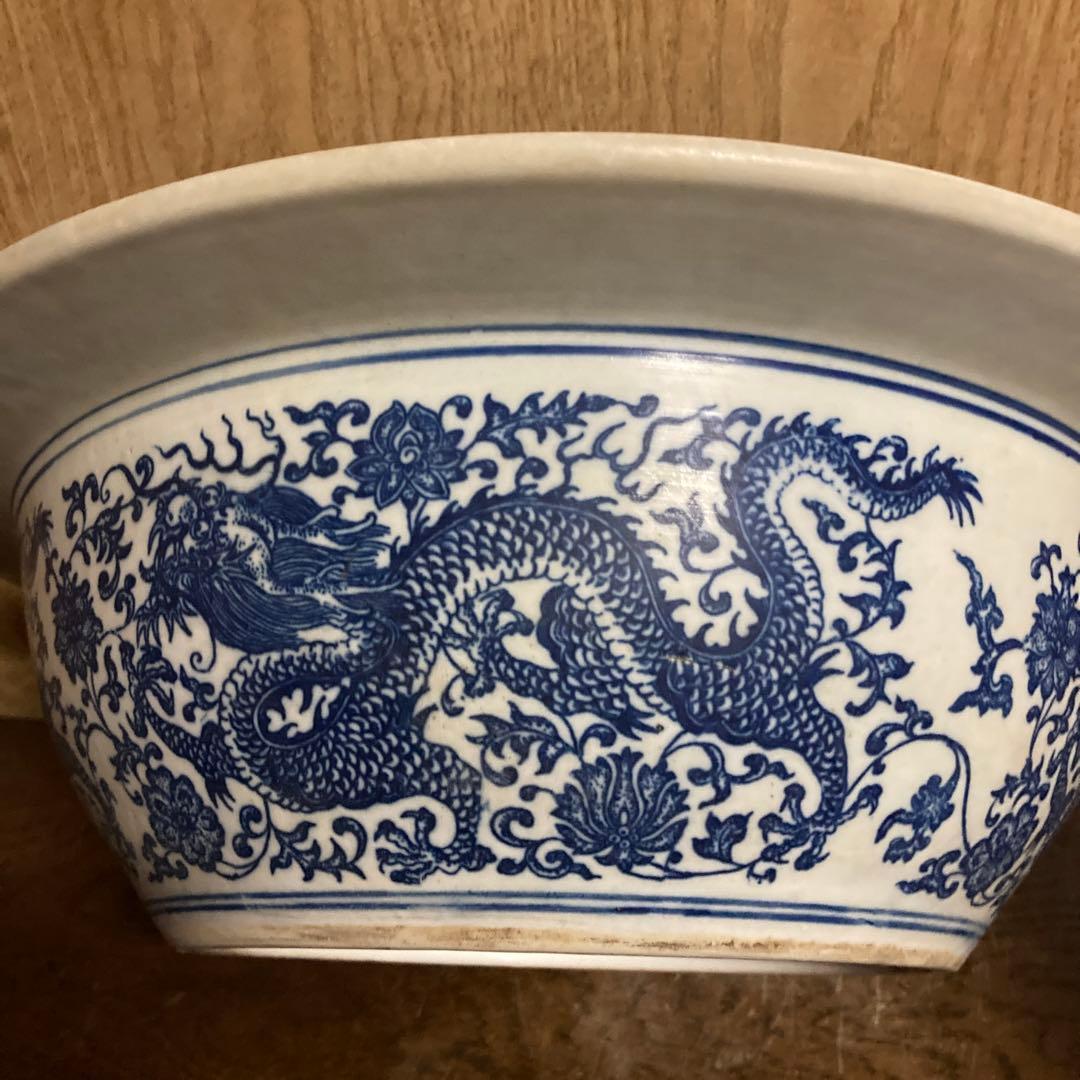 中国　染付　大鉢　龍花唐草図　大清乾隆年製銘