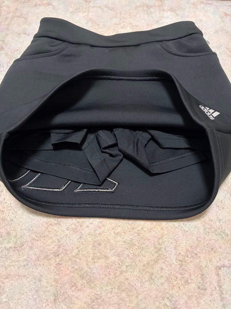 新品　アディダスゴルフ　黒 モックネックシャツ＆ダンボールニットスカート　セット