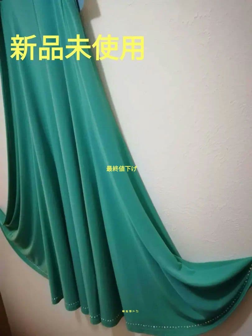 ターコイズ 。フレアスカート 。ビーズ付き。新品未使用。L～2L