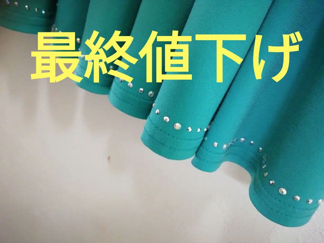 ターコイズ 。フレアスカート 。ビーズ付き。新品未使用。L～2L