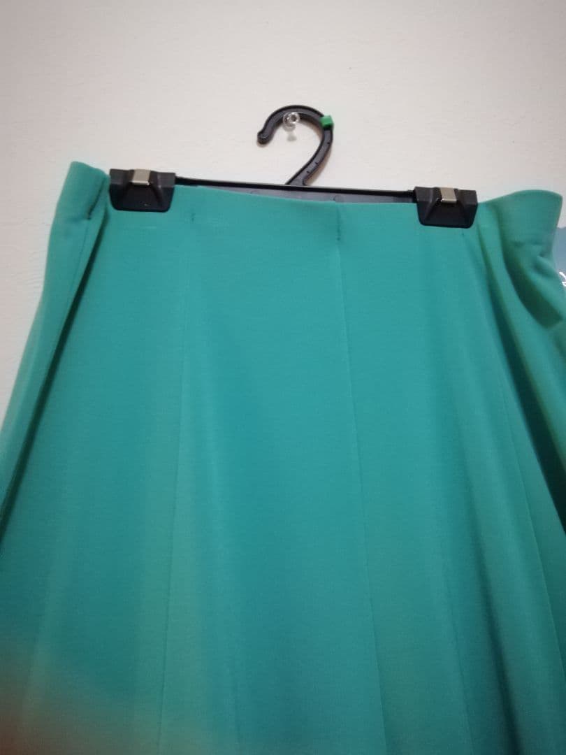 ターコイズ 。フレアスカート 。ビーズ付き。新品未使用。L～2L