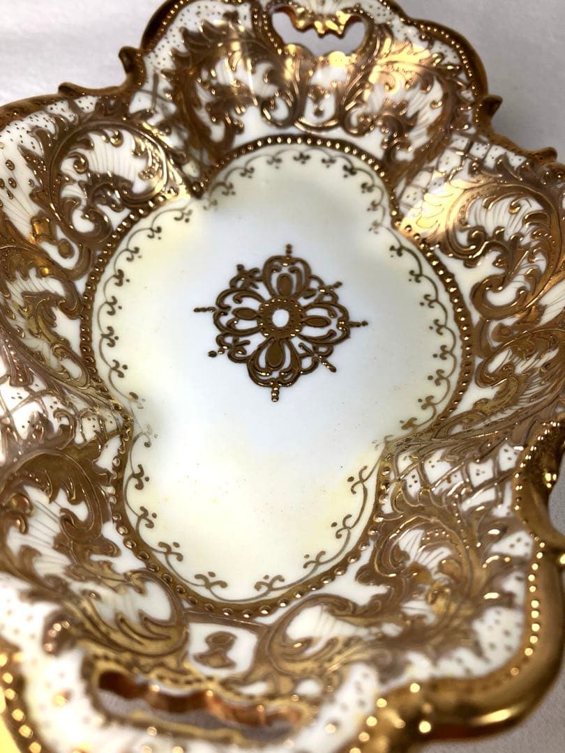 メープルリーフ印OCCO アンティーク小皿金彩レリーフ装飾