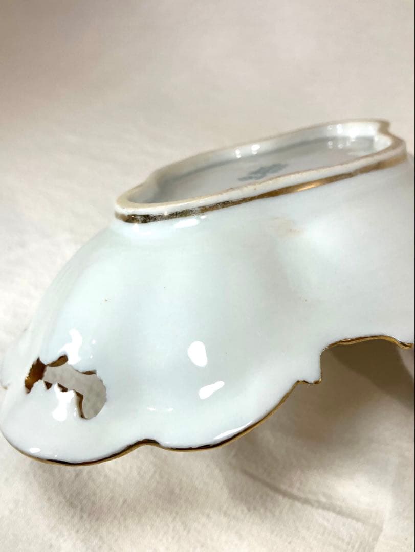 メープルリーフ印OCCO アンティーク小皿金彩レリーフ装飾