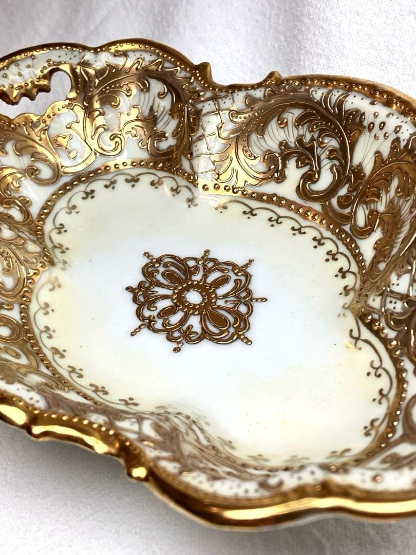 メープルリーフ印OCCO アンティーク小皿金彩レリーフ装飾