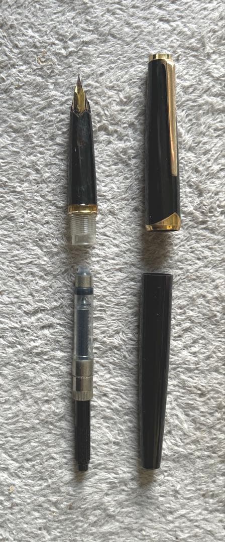 【中古】MONTBLANC 万年筆、ボールペン、シャープペンシル　皮革ケース付き