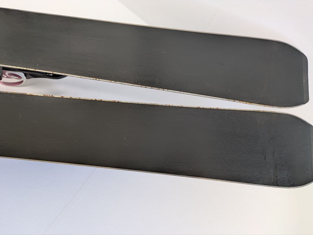 スキー板〈アトミック〉130cm、ブーツ〈サロモン〉23.5cm、ストックセット