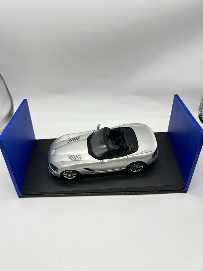 No456 ミニカー1/18箱あり AUTO art Dodge Viper