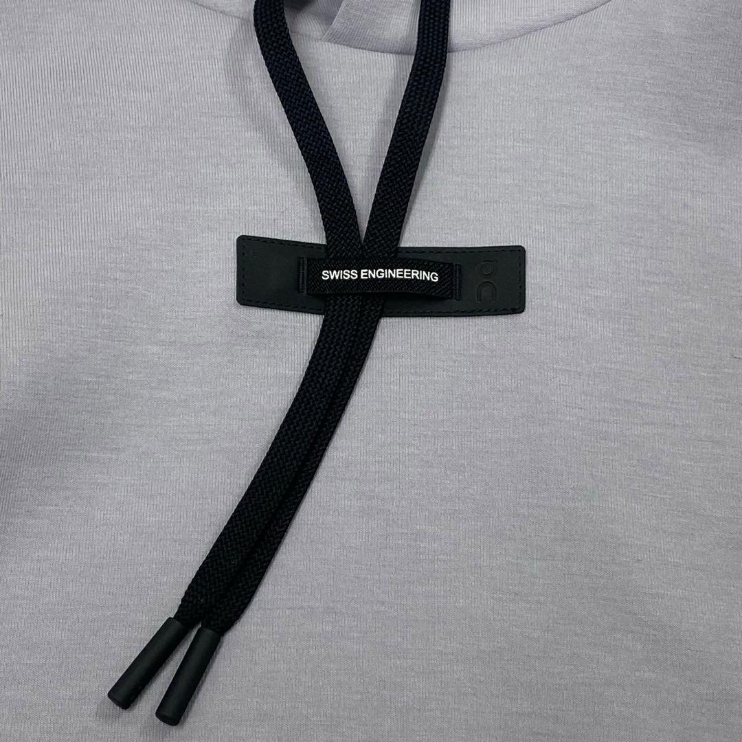 美品オン On Focus Tech Hoodie フォーカス　テックフーディー