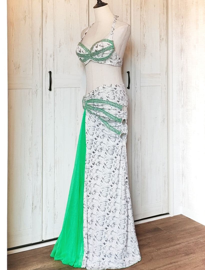 ★新品★ベリーダンスステージ舞台衣装セット　発表会コスチューム　ブラ　スカート