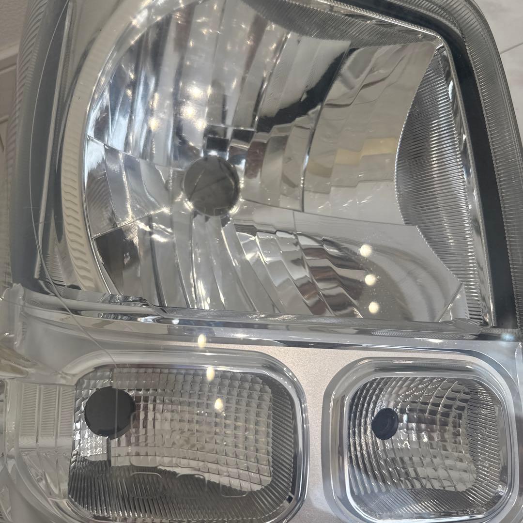 エブリー　スクラム　ヘッドライト右側