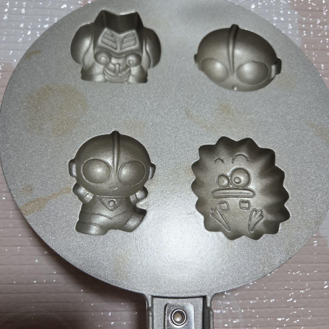 ウルトラマン 、ポケットモンスター焼き型 2種類　３台