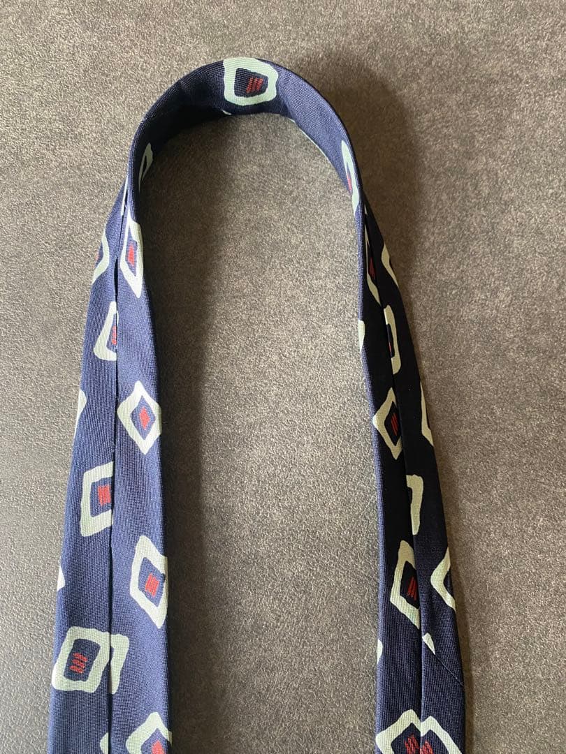 DRAKE'S（ドレイクス） 小紋柄 ダイヤモンドモチーフ シルクタイ