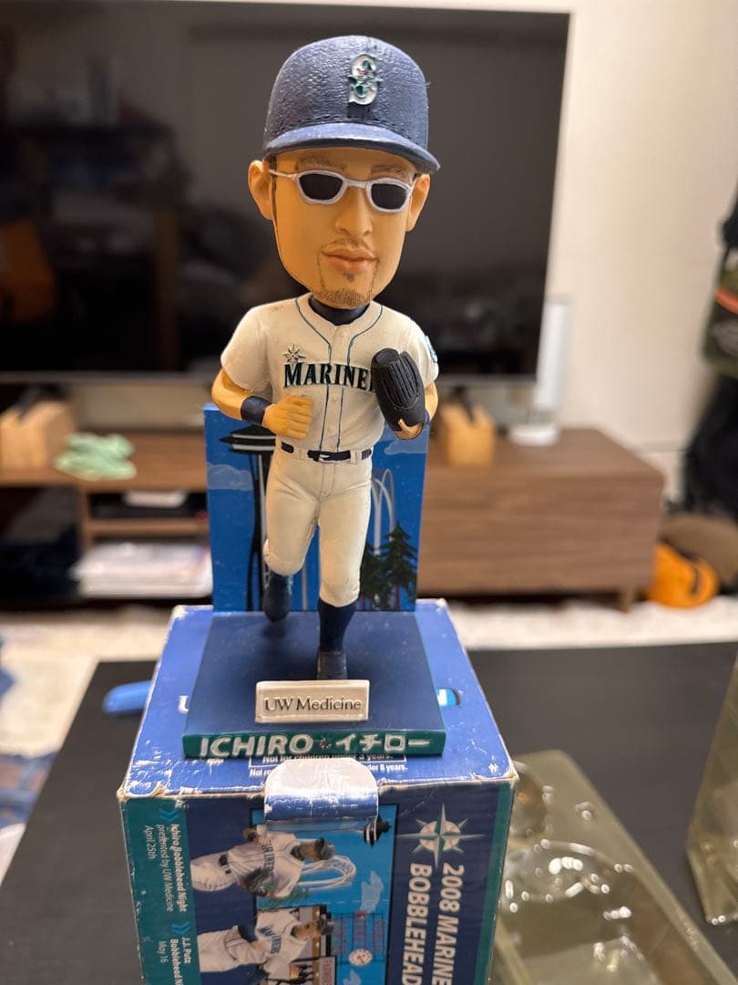 【箱あり】イチロー ボブルヘッド 2008 マリナーズ FSN サングラスver