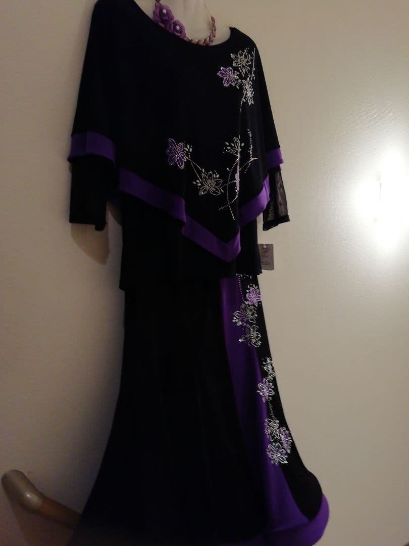 社交ダンス 花柄、 黒紫、華やか、上下セットアップ、新品２L