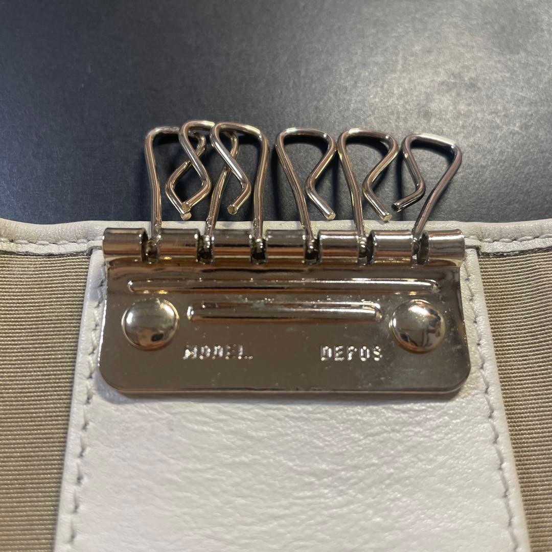 美品✨現行品✨ JIMMY CHOO スタースタッズ 6連キーケース ホワイト