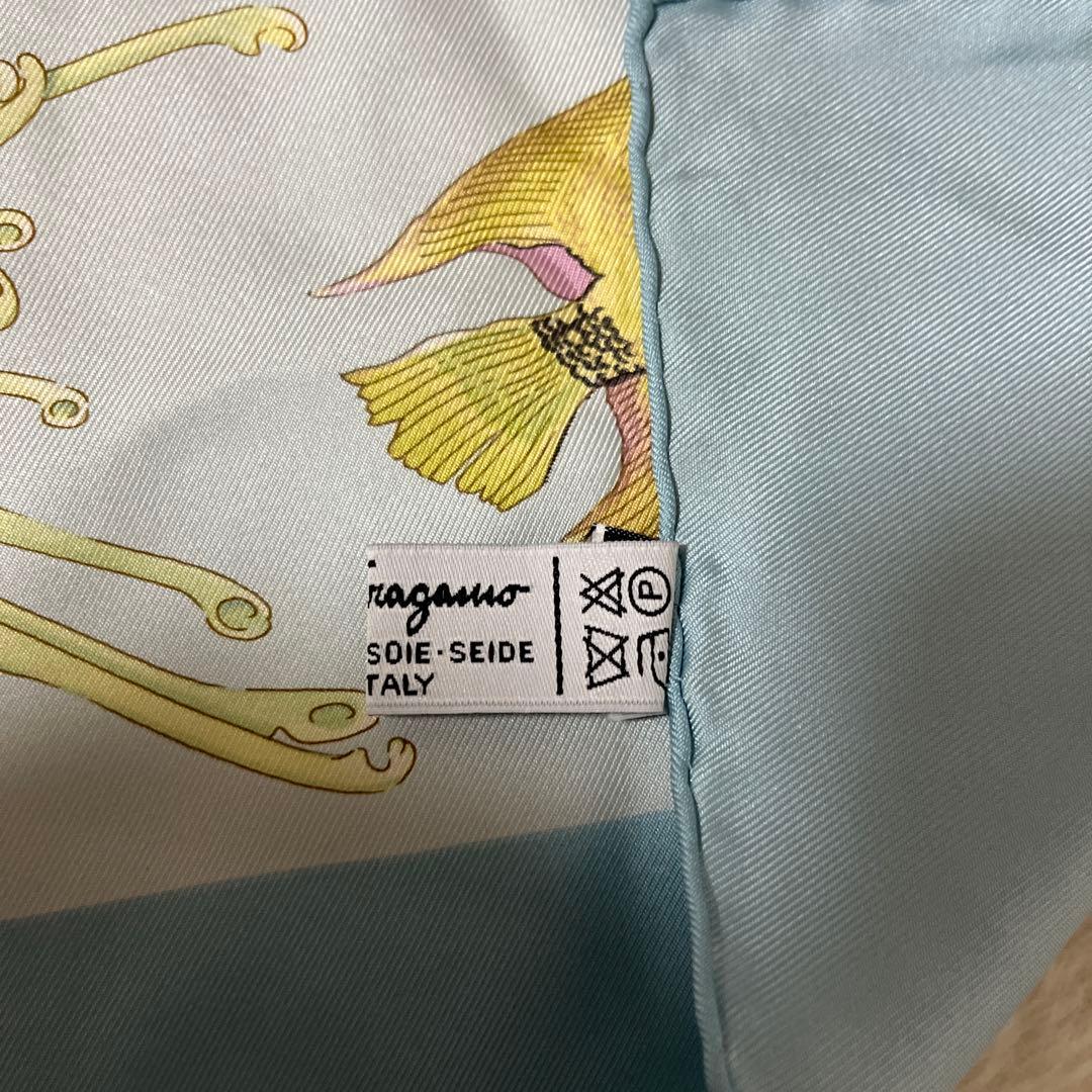 極美品　サルバトーレフェラガモ　シルク　スカーフ　ブルー　熱帯魚　魚　花柄　総柄