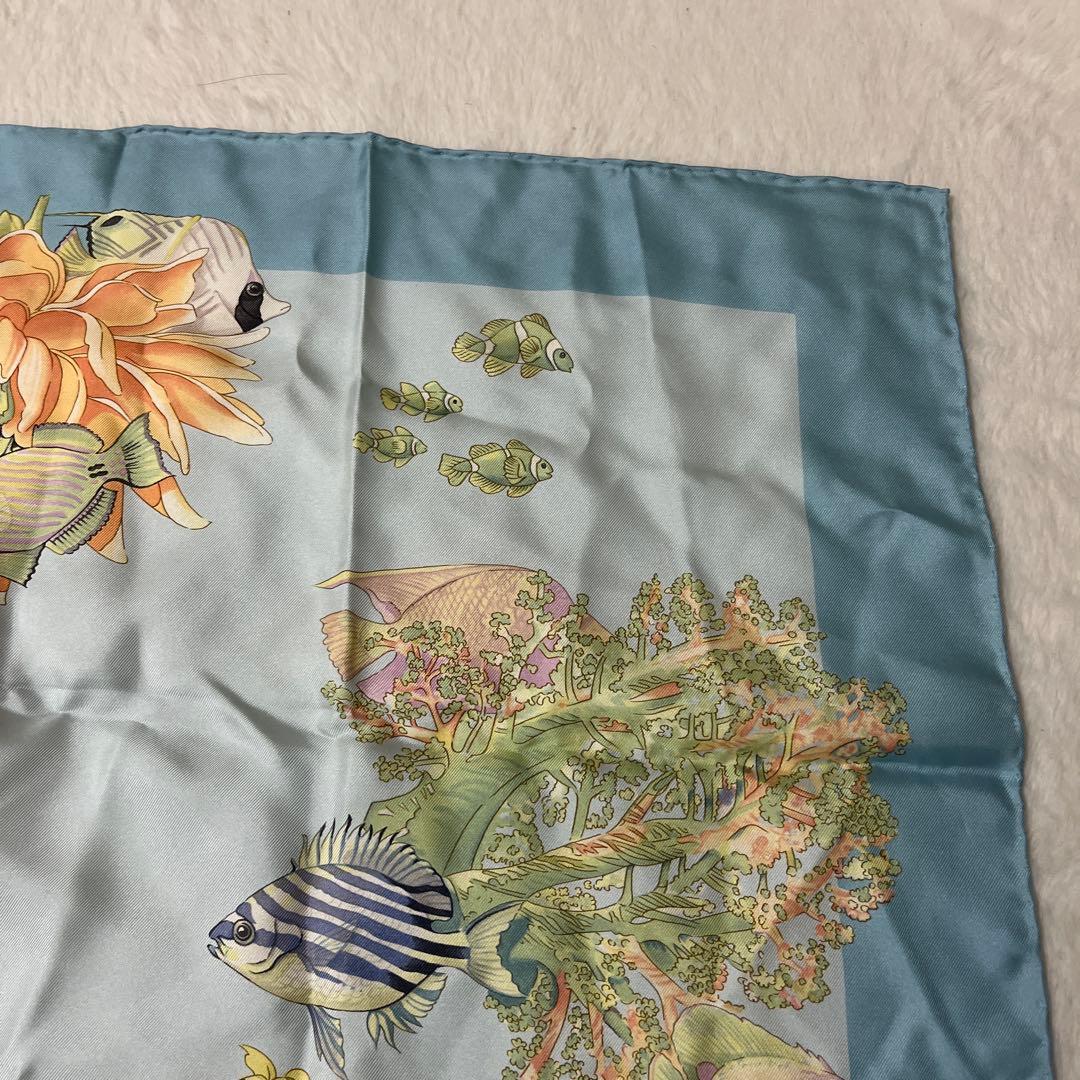 極美品　サルバトーレフェラガモ　シルク　スカーフ　ブルー　熱帯魚　魚　花柄　総柄