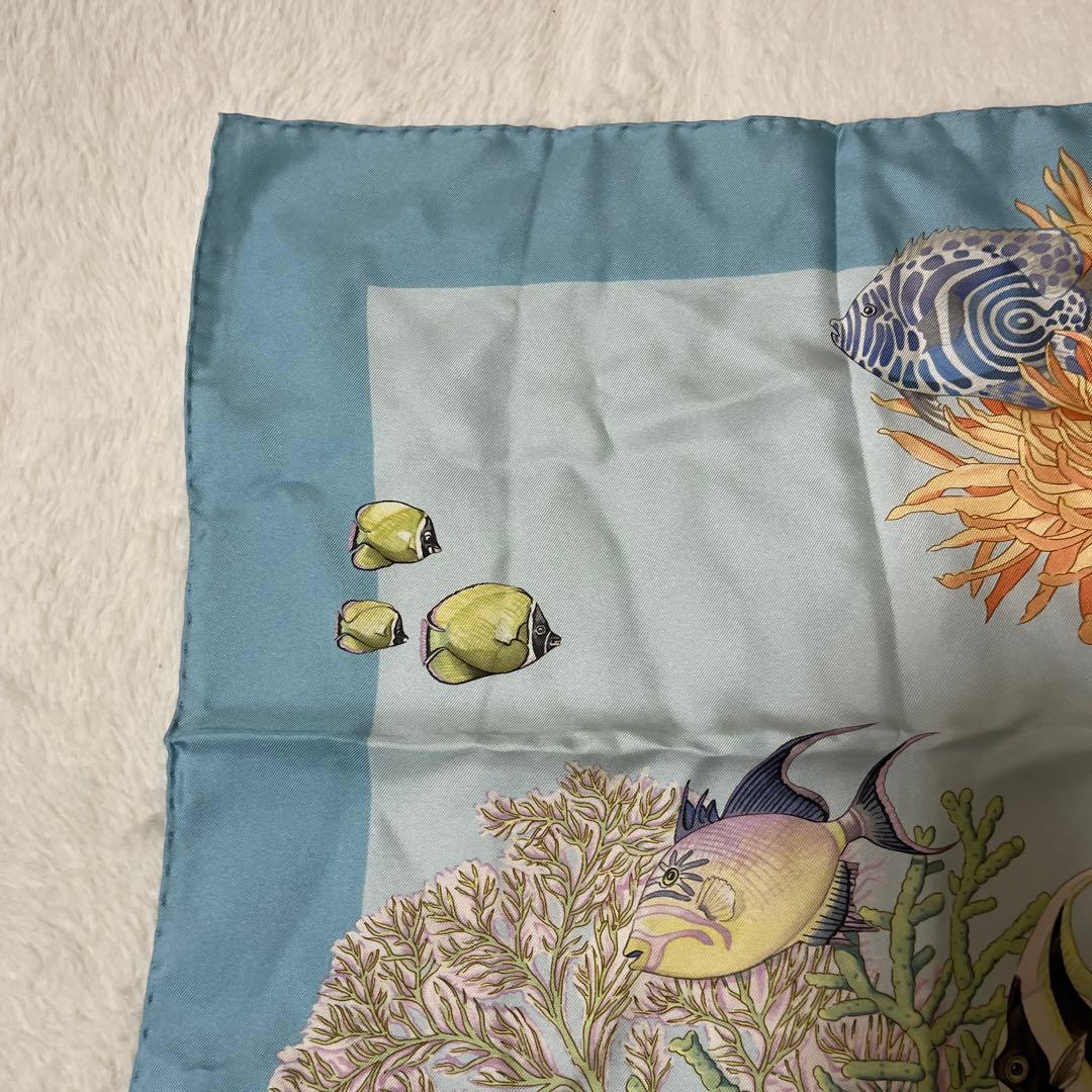 極美品　サルバトーレフェラガモ　シルク　スカーフ　ブルー　熱帯魚　魚　花柄　総柄