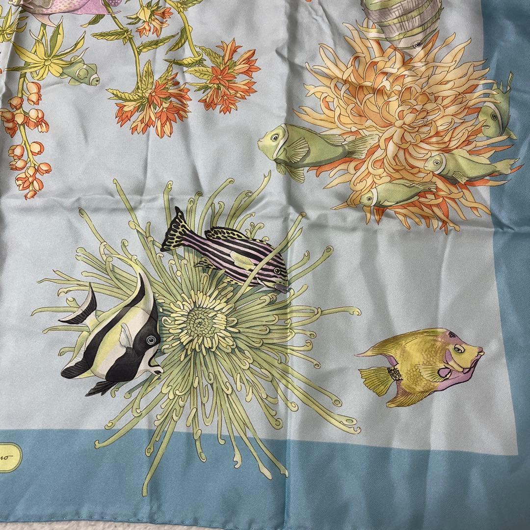 極美品　サルバトーレフェラガモ　シルク　スカーフ　ブルー　熱帯魚　魚　花柄　総柄