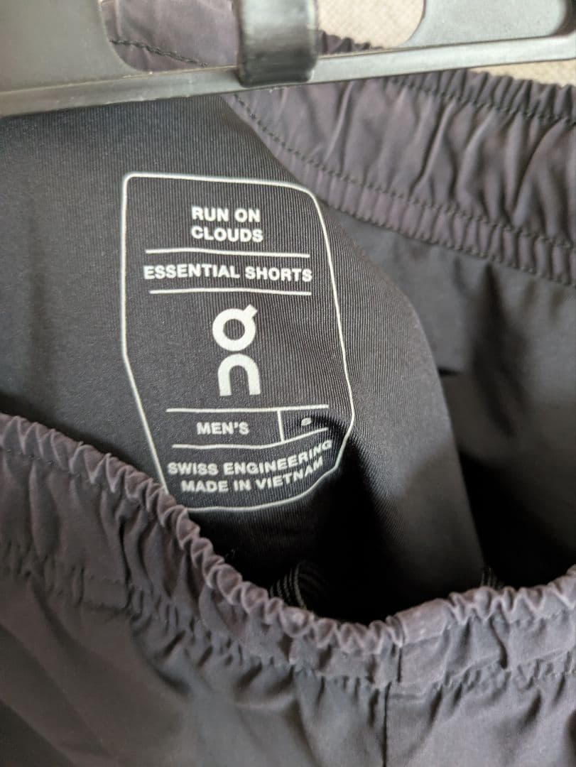 On メンズ Essential Shorts ブラック　メンズS