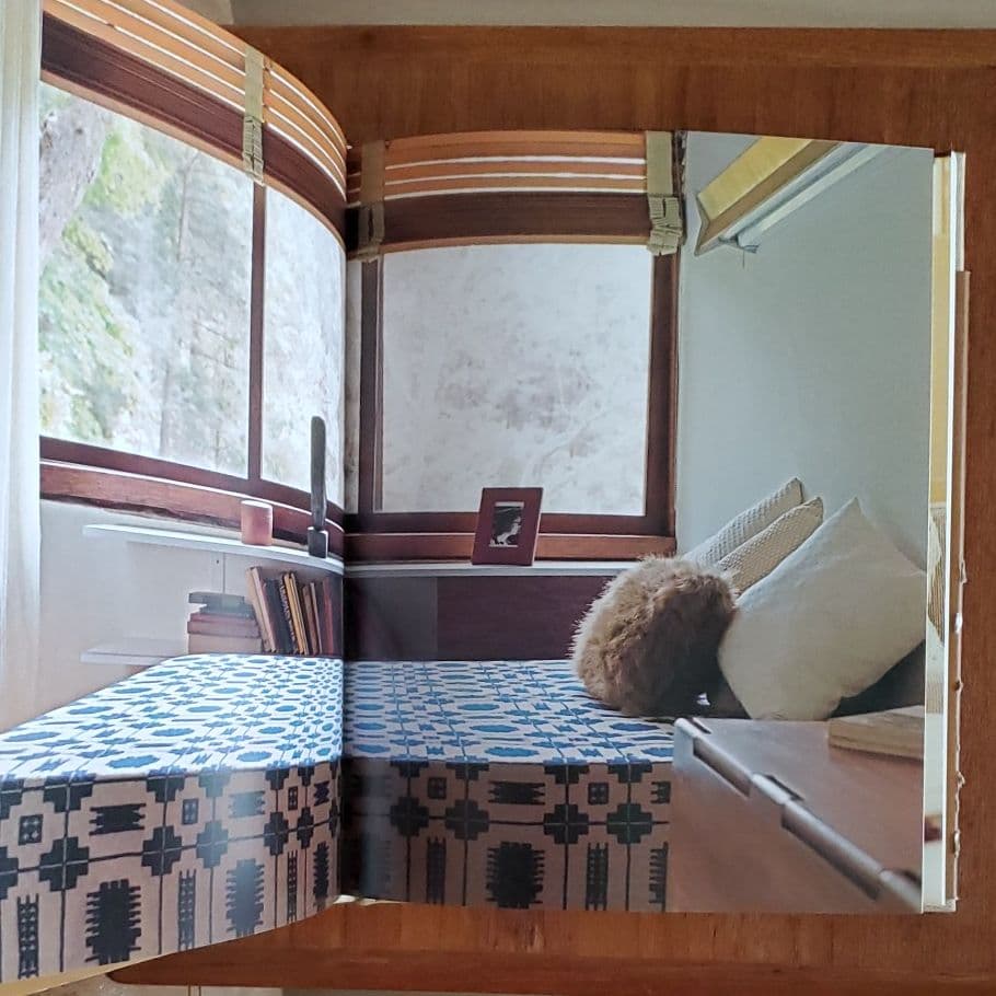 handcrafted modern 建築 インテリア 本