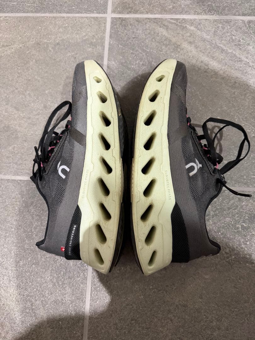 オンランニングシューズ27、5cm美品