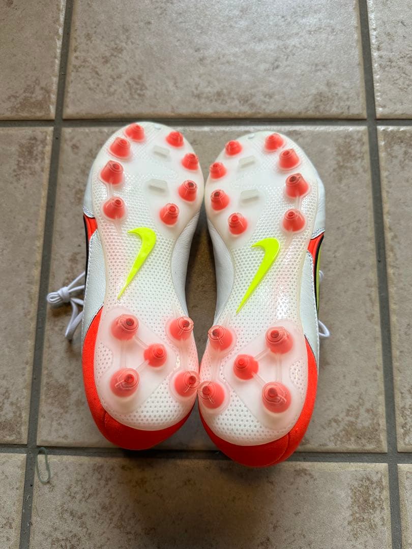 ナイキティエンポレジェンド9HG（ホワイト✖️ボルト）