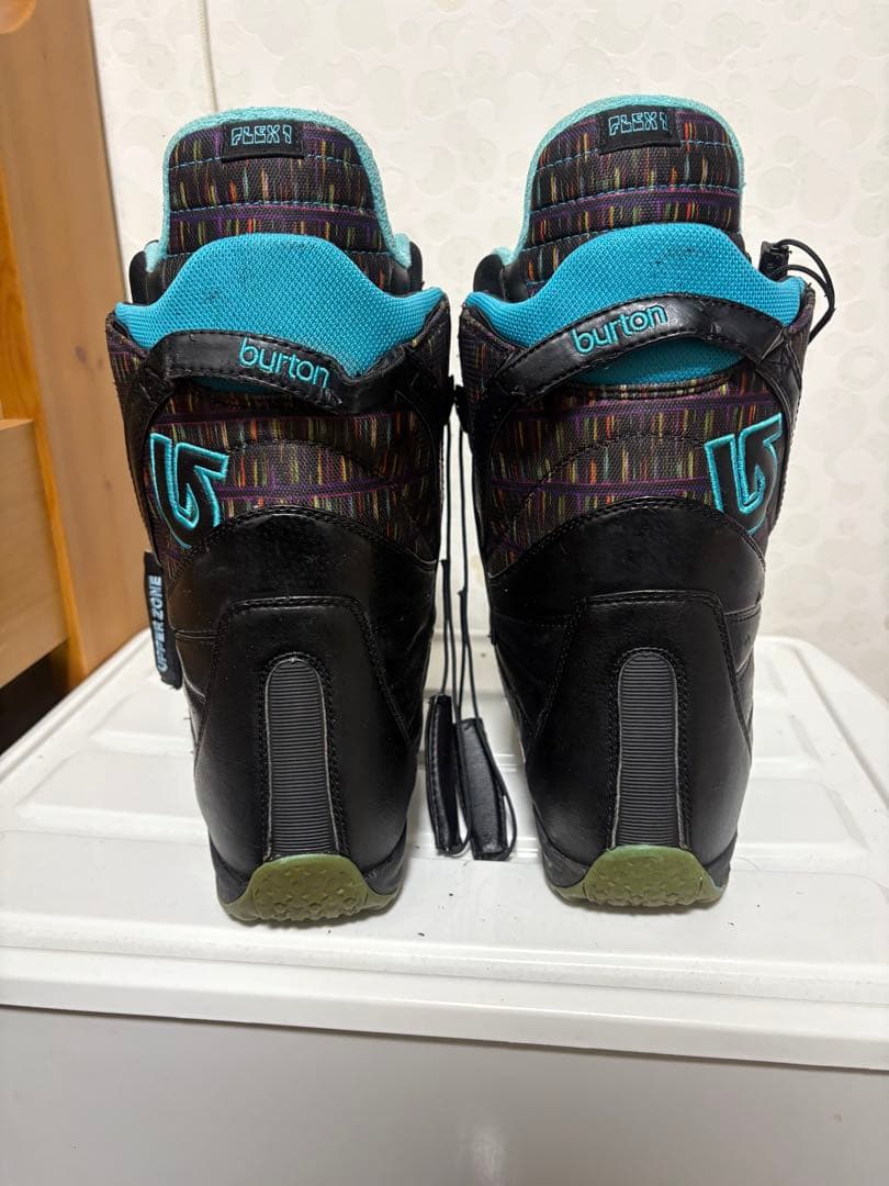 美品　女性用スノーボードブーツ BURTON BOOTQUE ブラック/マルチ