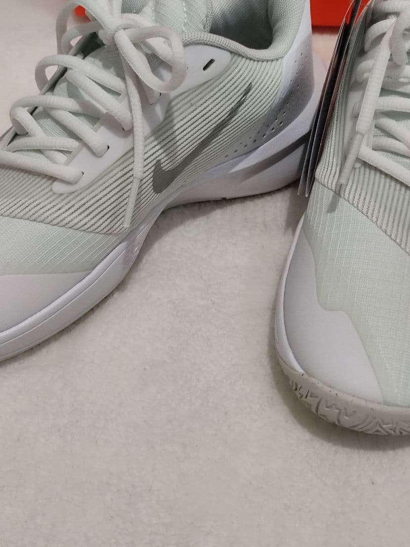 新品　Nike バスケットボールシューズ ホワイト　キッズ　プレシジョン 7