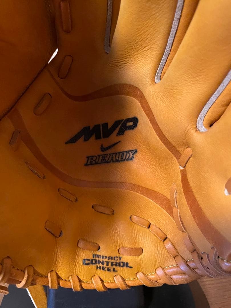 ナイキ　軟式　投手用グローブ