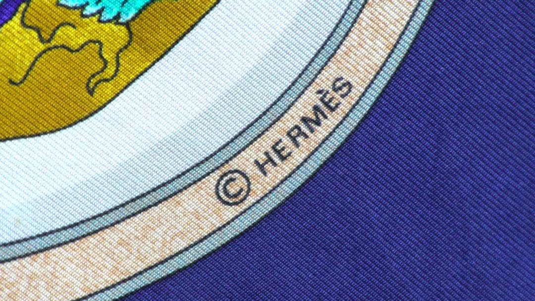 美品　HERMES エルメス　大判スカーフ　カレ90　 D535