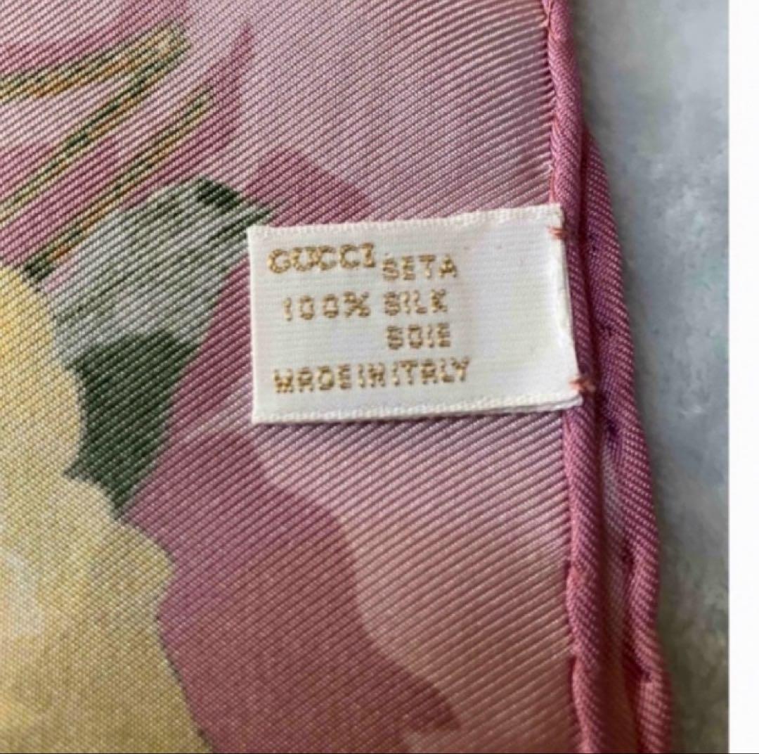 グッチ　大判　スカーフ　ピンク　綺麗な花々と可愛い蝶、蜜蜂　繊細な模様が素敵