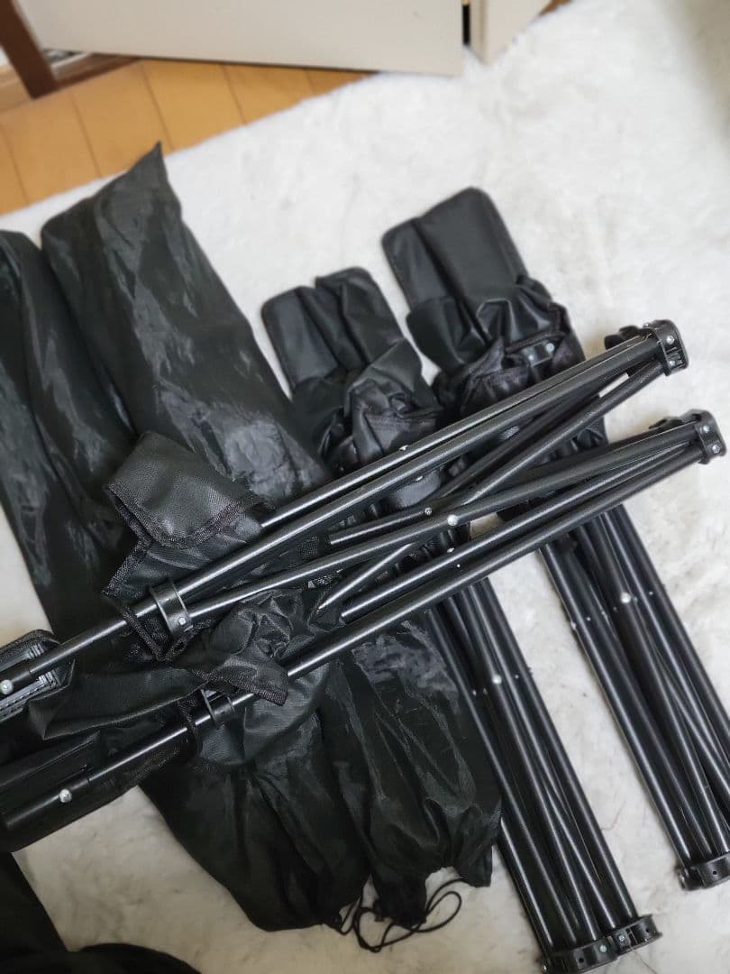 ５本黒の折りたたみ椅子