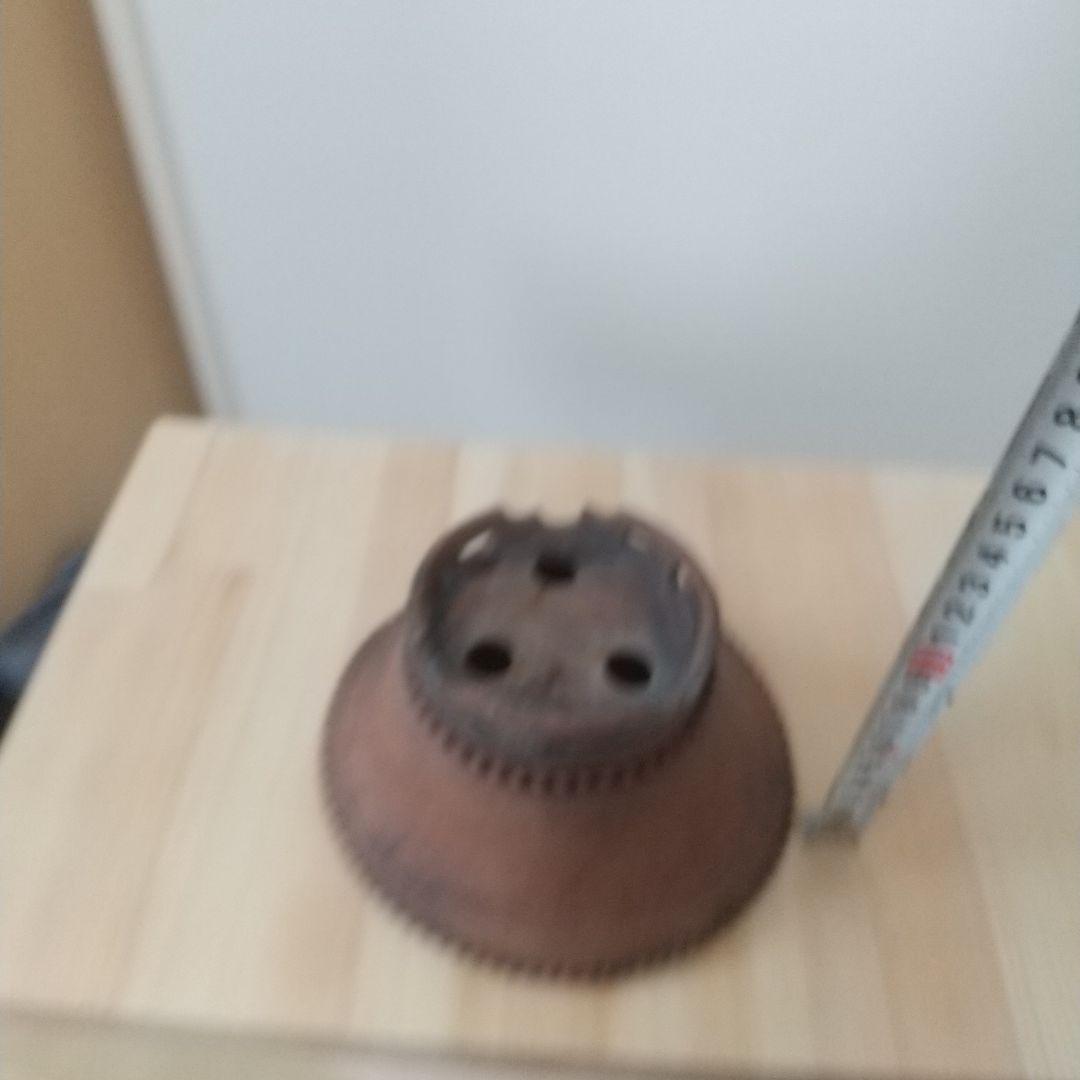 陶器製 円形花器 鋲打ち手彫り模様 富船植木鉢