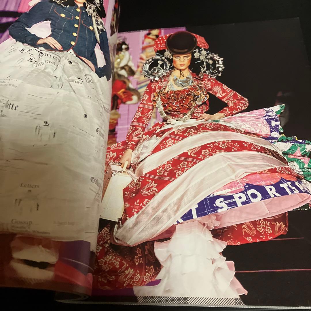 英語版　GLOBAL FASHION LOCAL TRADITION