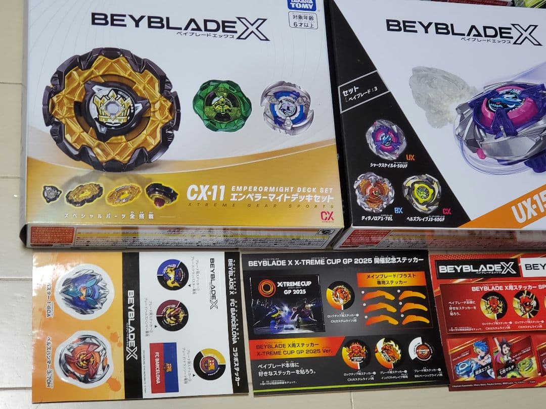 ベイブレードXのパーツ、ステッカー、空き箱大量セット