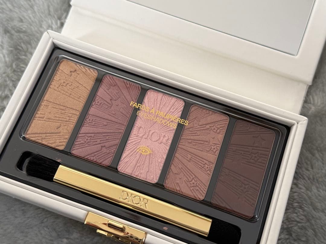 DIOR クチュール アイ パレット（ホリデー コレクション 2025 限定品）