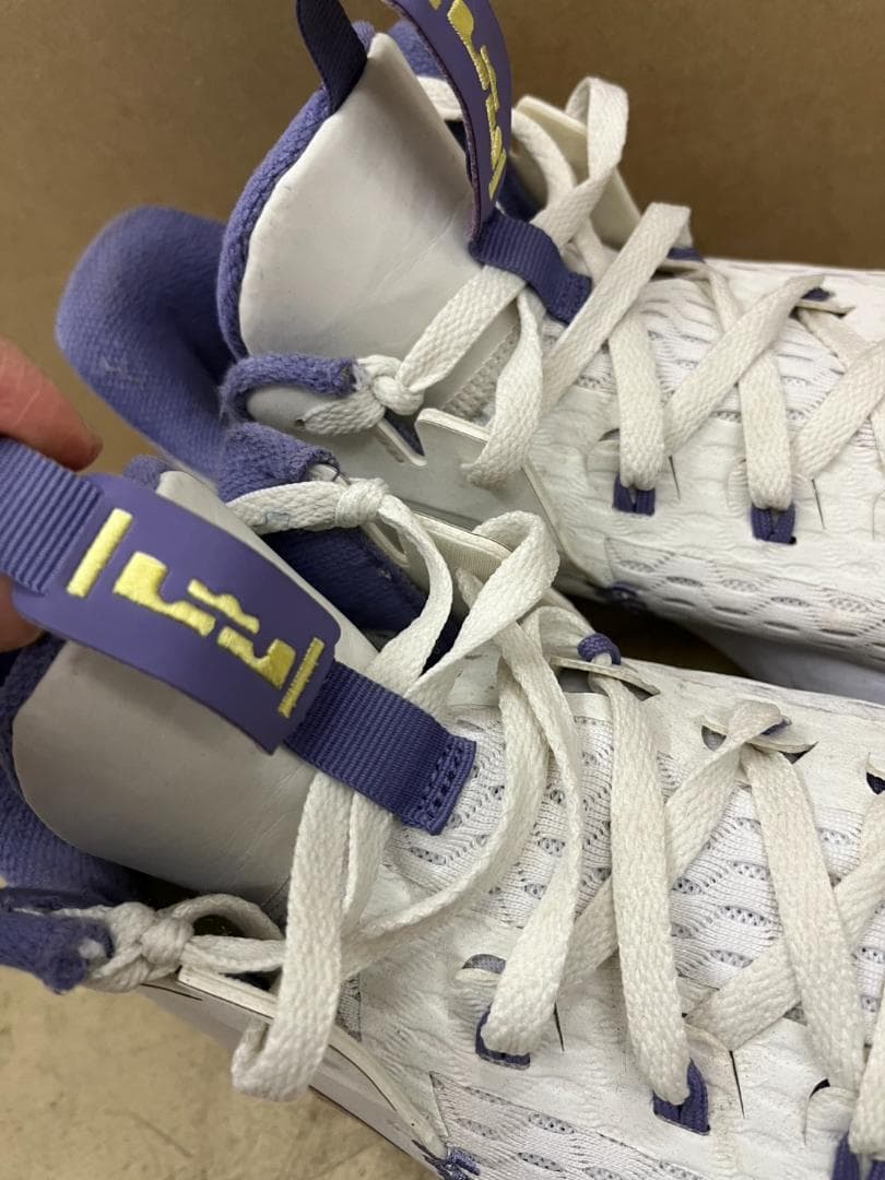 ＮＩＫＥナイキ　バスケットシューズ　レブロン　ウィットネス５　28ｃｍ