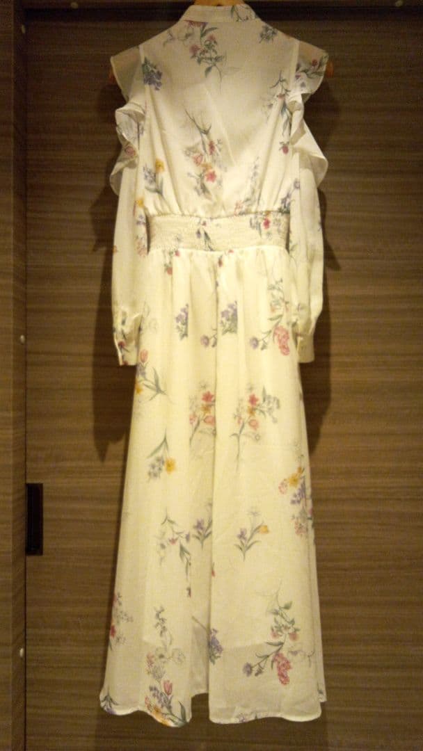 【新品】tocco closet ラッフルフリルオープンショルダーワンピース