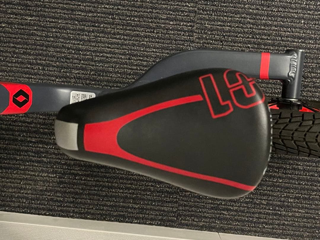 [美品] RENAULT キッズバイク ブラック/レッド　ストライダー