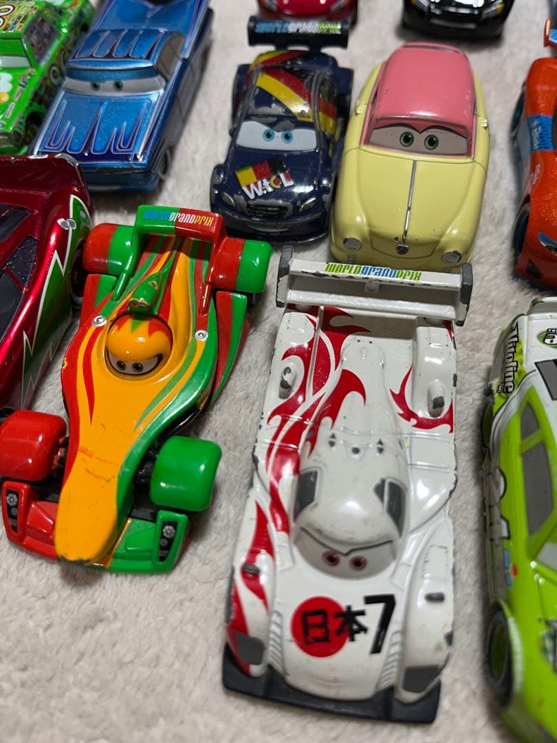 まとめ売り たくさんのせよう！大きなマック トレーラー カーズトミカ32台　廃盤