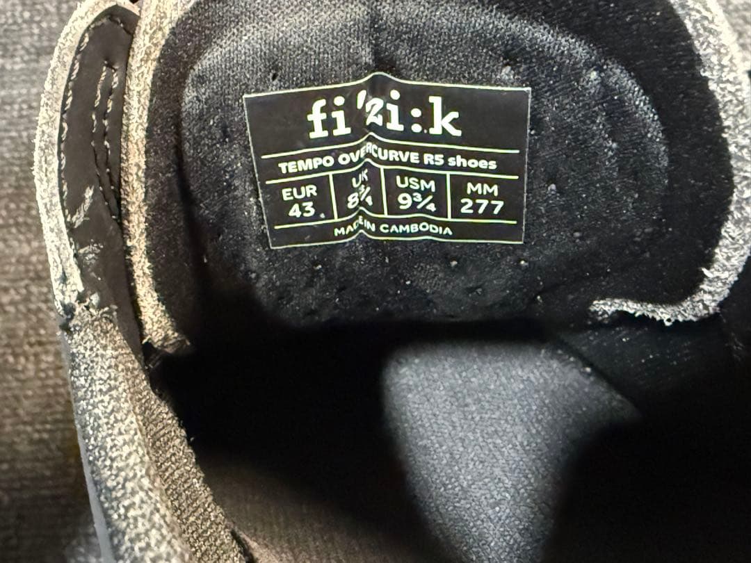 フィジーク R5 テンポオーバーカーブ ブラック　サイズ27-27.5
