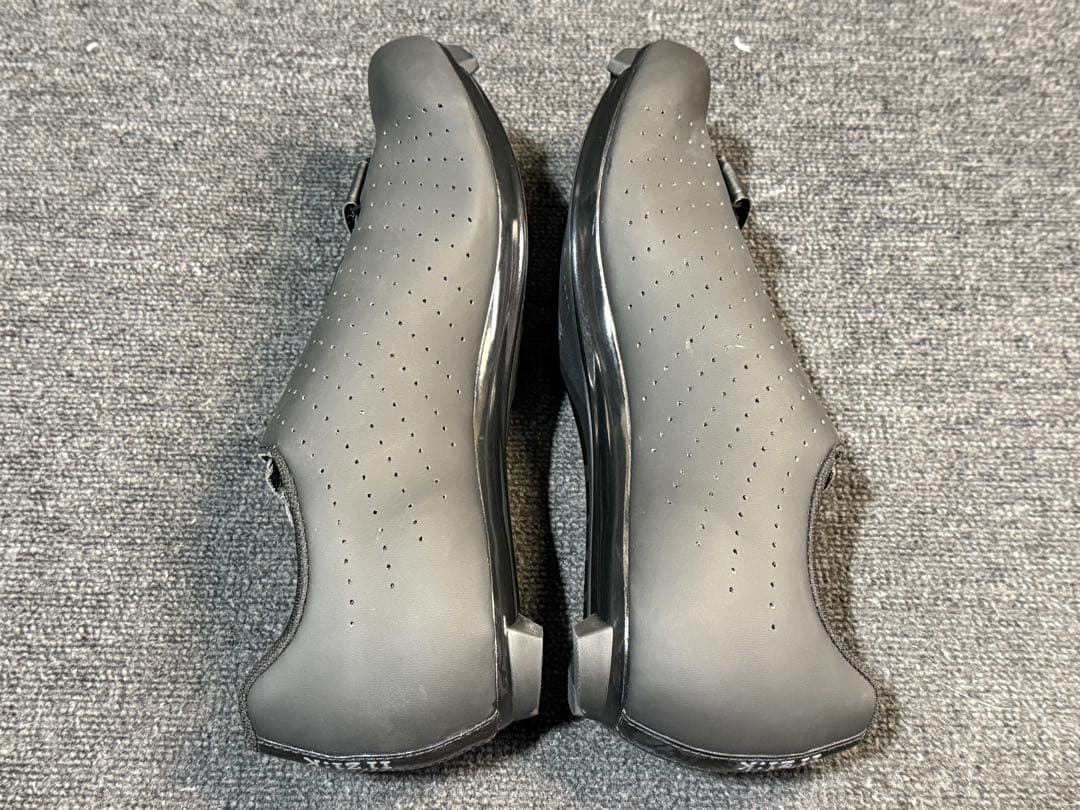 フィジーク R5 テンポオーバーカーブ ブラック　サイズ27-27.5