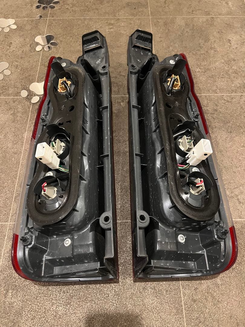 【値下げOK】TOYOTAハイエース純正テールランプ