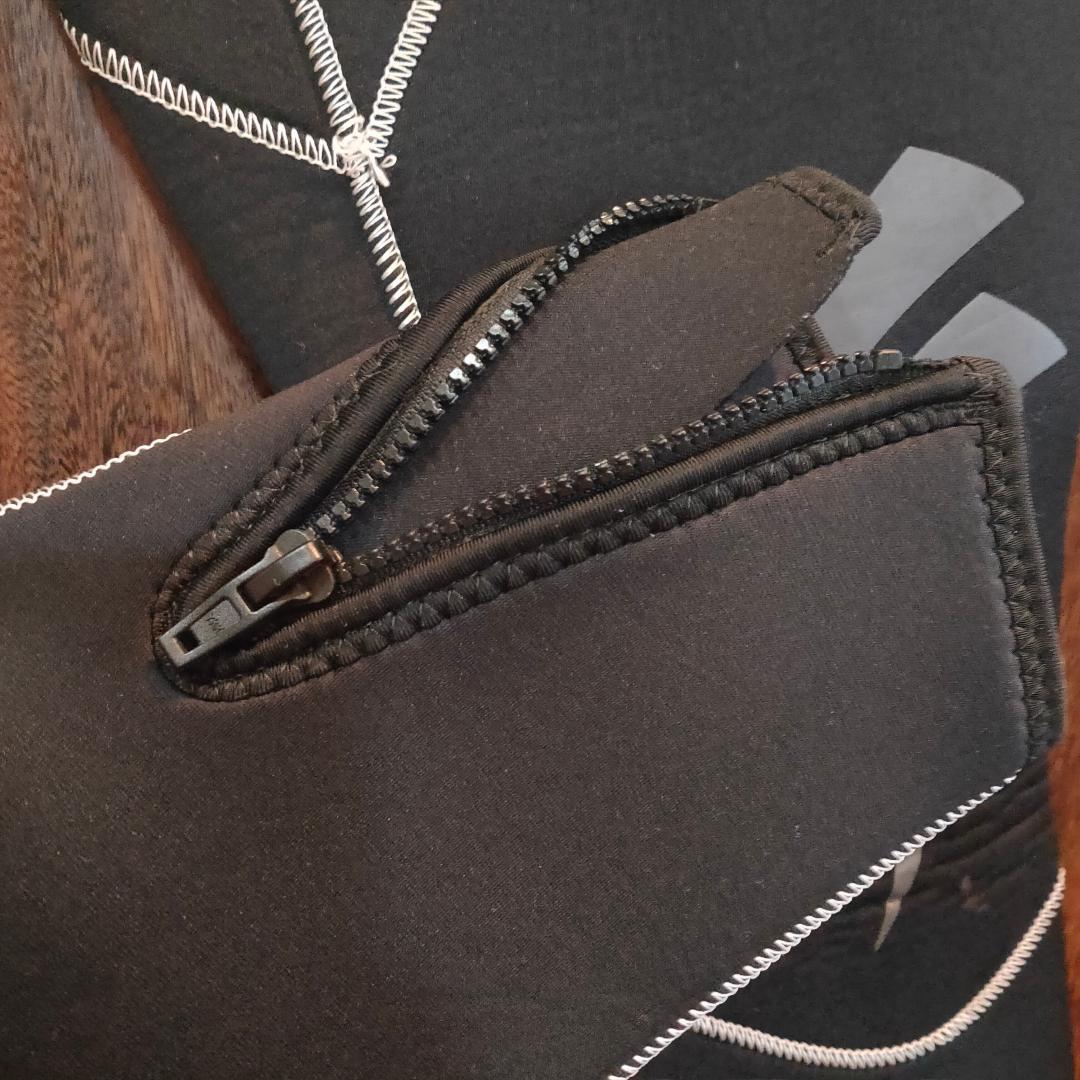 【匿名配送・送料無料】3㎜フルスーツ GRUSH 着用回数少なく美品 SM