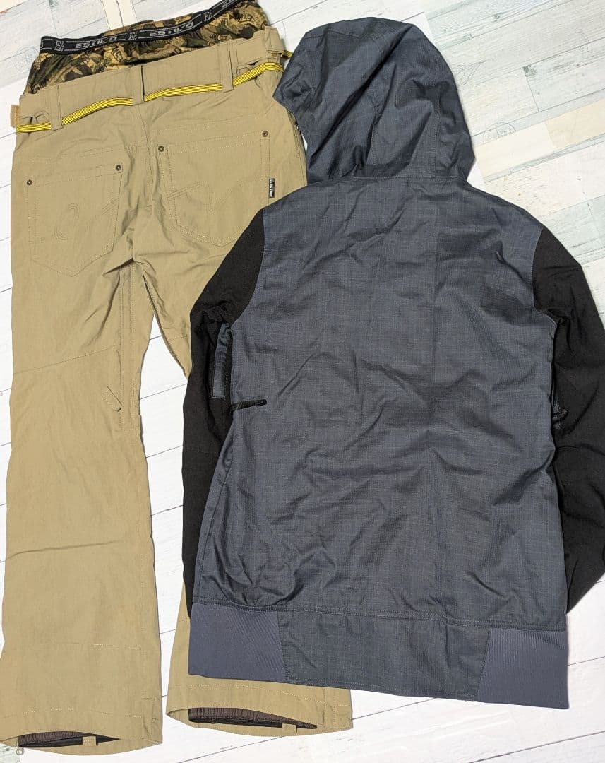 ボルコム ESTIVOメンズスノボードスノボースキーウェア　サイズM,L