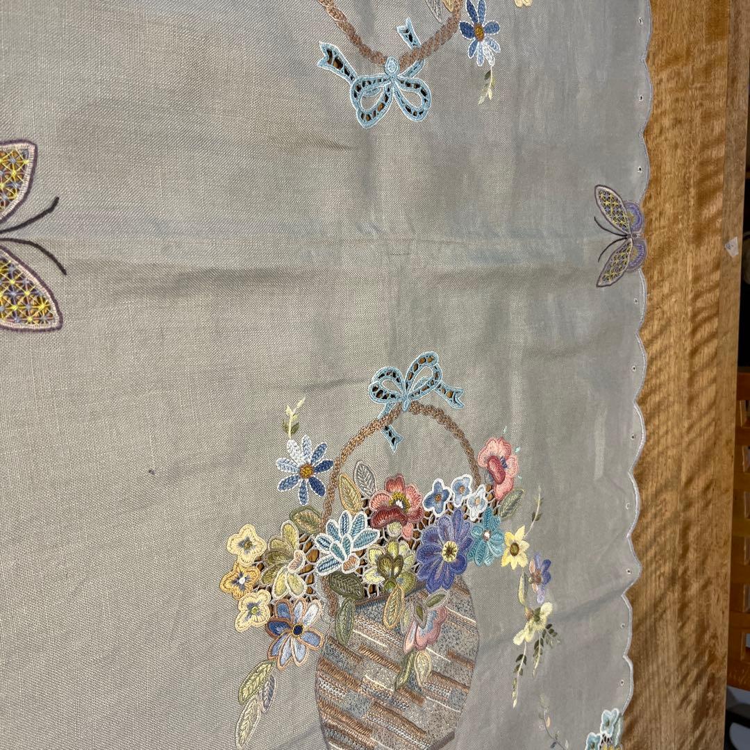 戸塚刺繍作品　テーブルクロス 花かご