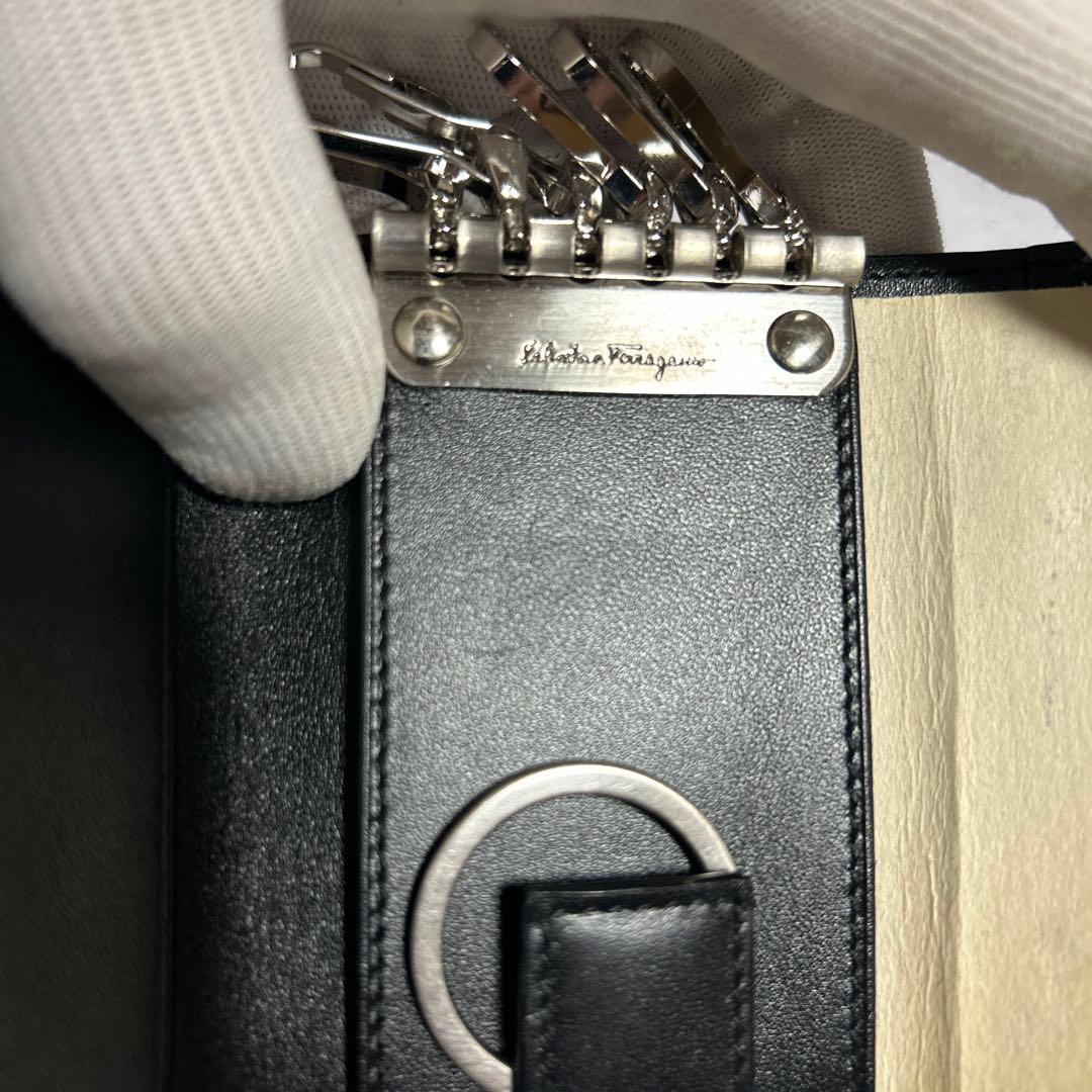 サルヴァトーレフェラガモ　のキ－ケ－スです