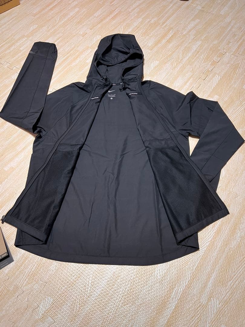 Nike ウィンドブレーカー L 新品